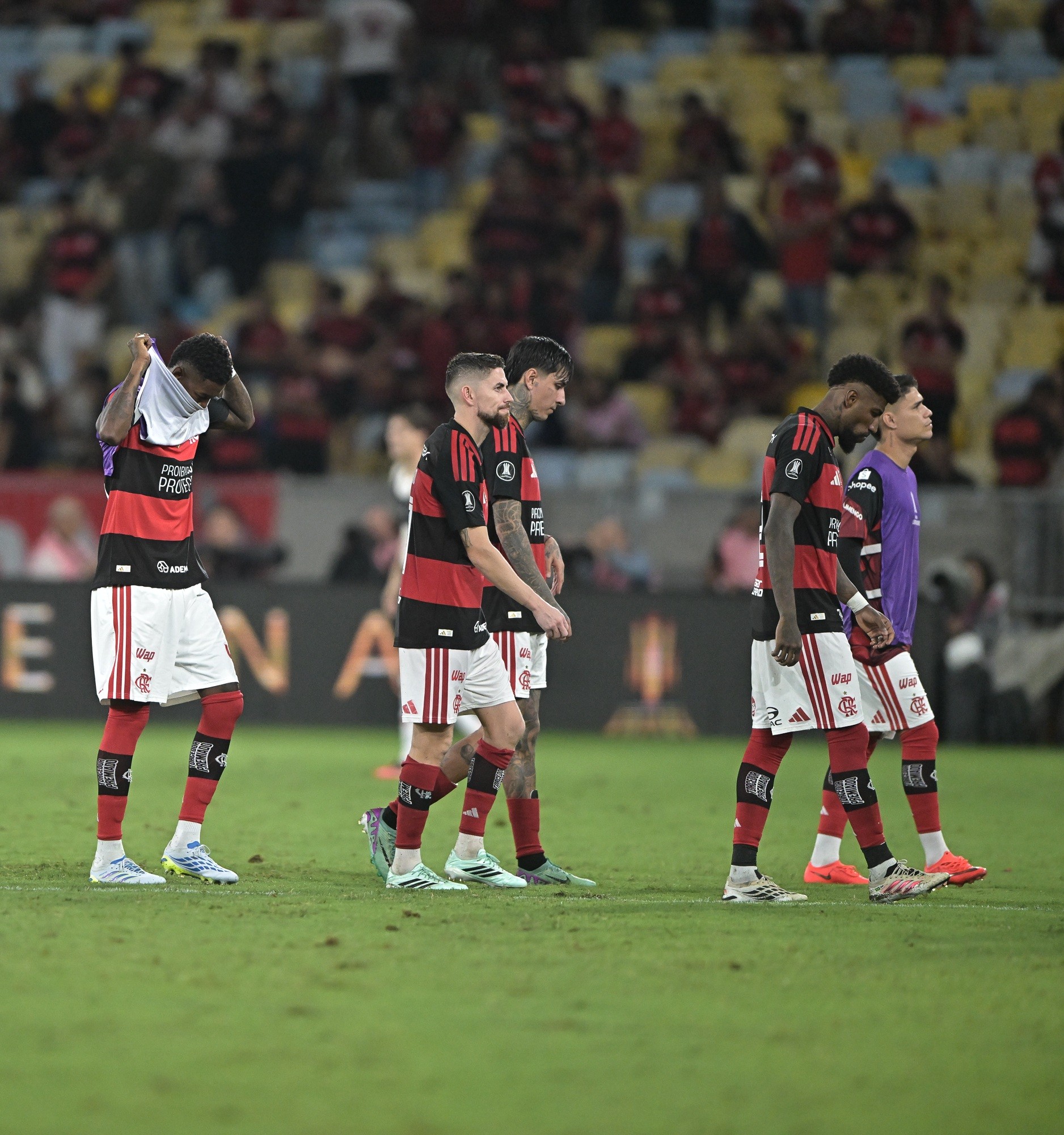 Flamengo sai da Libertadores invicto, mas decepção e sequência ruim elevam pressão no Brasileiro