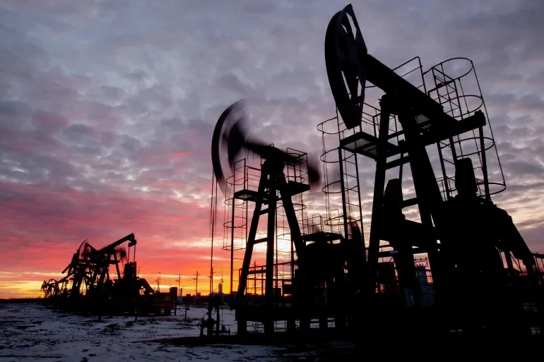O petróleo sobe enquanto os traders avaliam as tensões no Golfo contra as fortes exportações do Oriente Médio