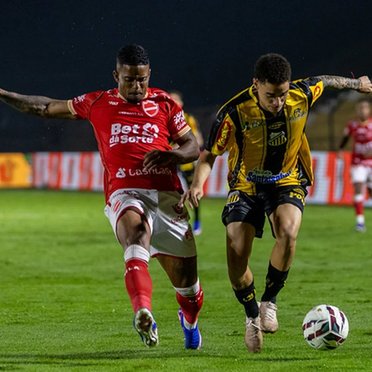 Vila Nova e Novorizontino se enfrentam em disputa pela liderança da Série B