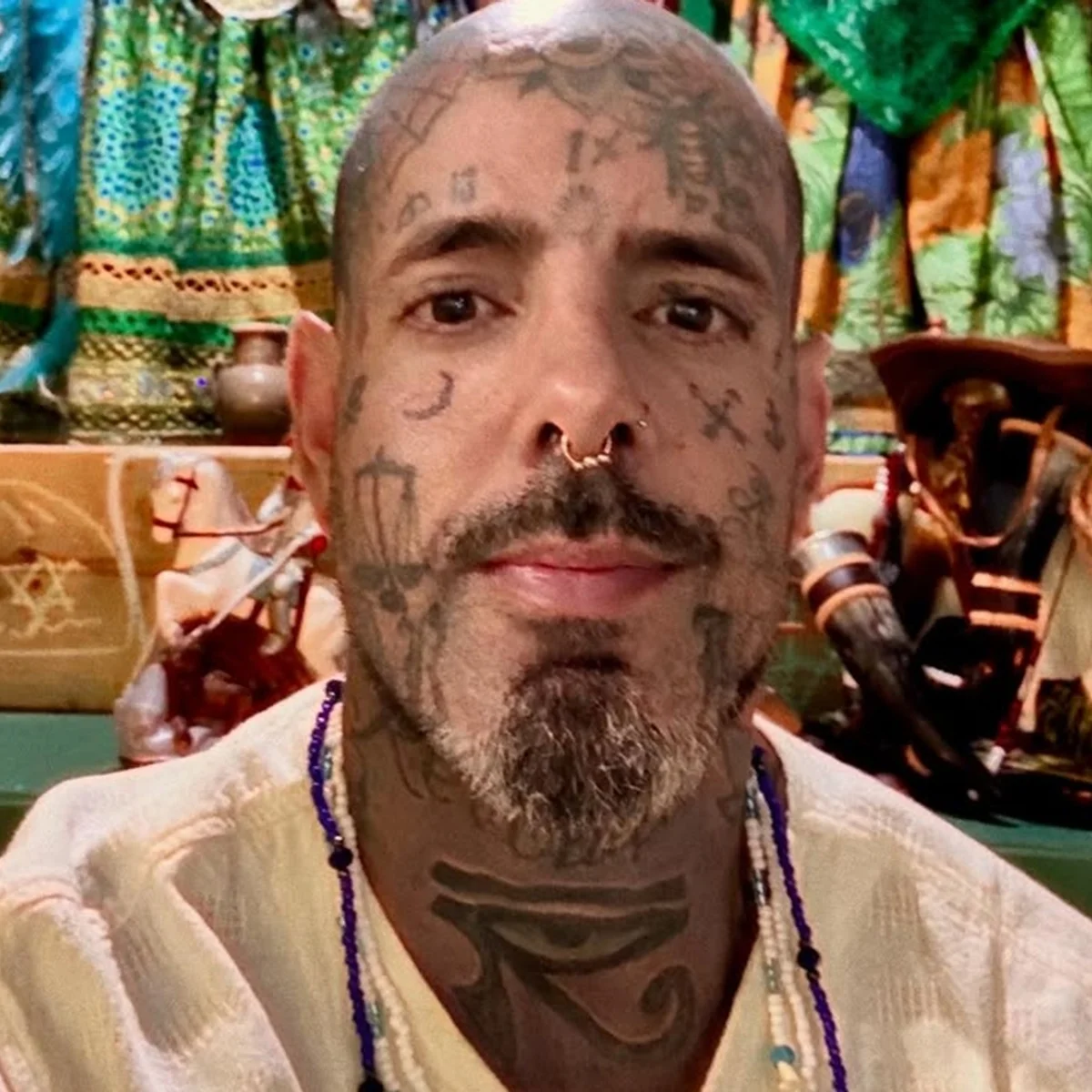 Tico Santa Cruz revela trauma com álcool e explica mudança de hábitos